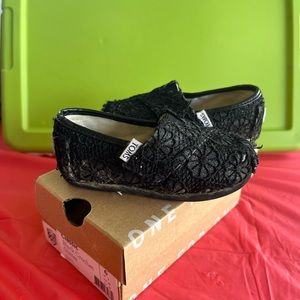 BLACK Toms Girls Size 6